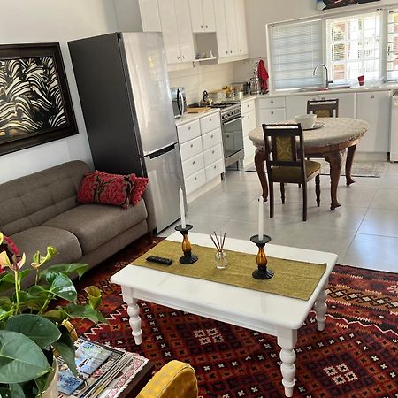 Somerset West Garden Apartments 2 ภายนอก รูปภาพ